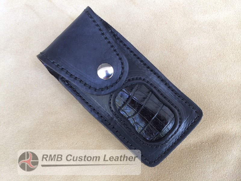 custom-leather-pocket-knife-case-upright